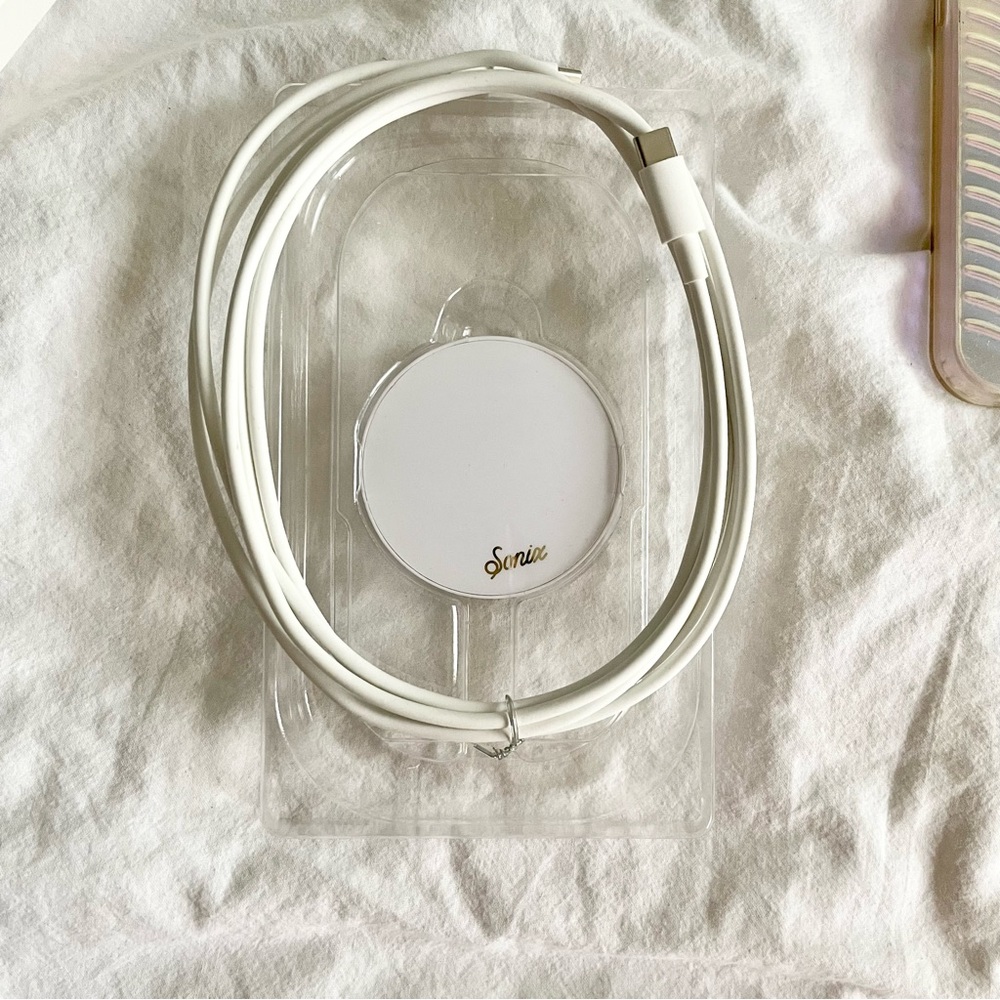 MagSafe Wireless Magnetic Charger SONIX White USB-C